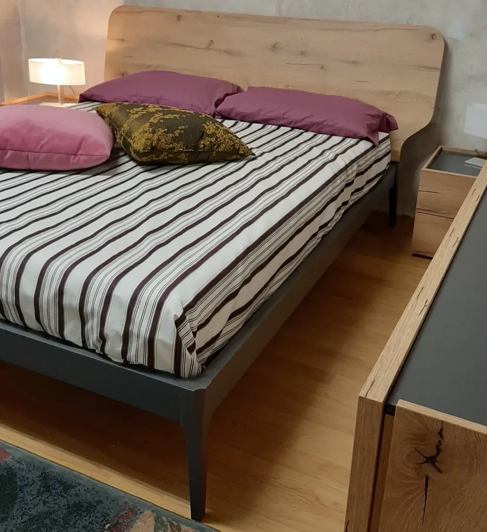 Letto matrimoniale con gambe Elegance Siloma a prezzo scontato
