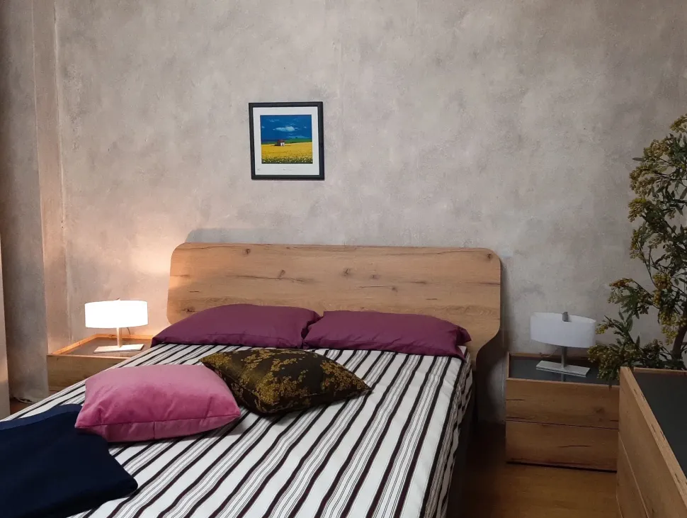 Letto matrimoniale con gambe Elegance Siloma a prezzo scontato