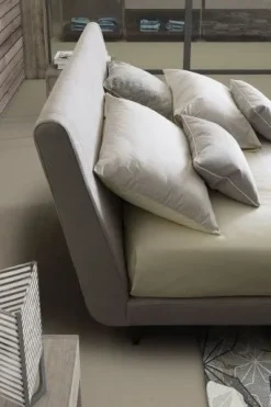 Letto matrimoniale con gambe Metropolitan Le comfort a prezzo scontato