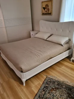 Letto matrimoniale con gambe Lotus Artigianale a prezzo ribassato
