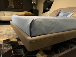 Letto matrimoniale con giroletto Prestige a prezzo riservato