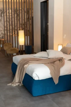 Letto matrimoniale con giroletto Bamboletto B&b italia a prezzo scontato