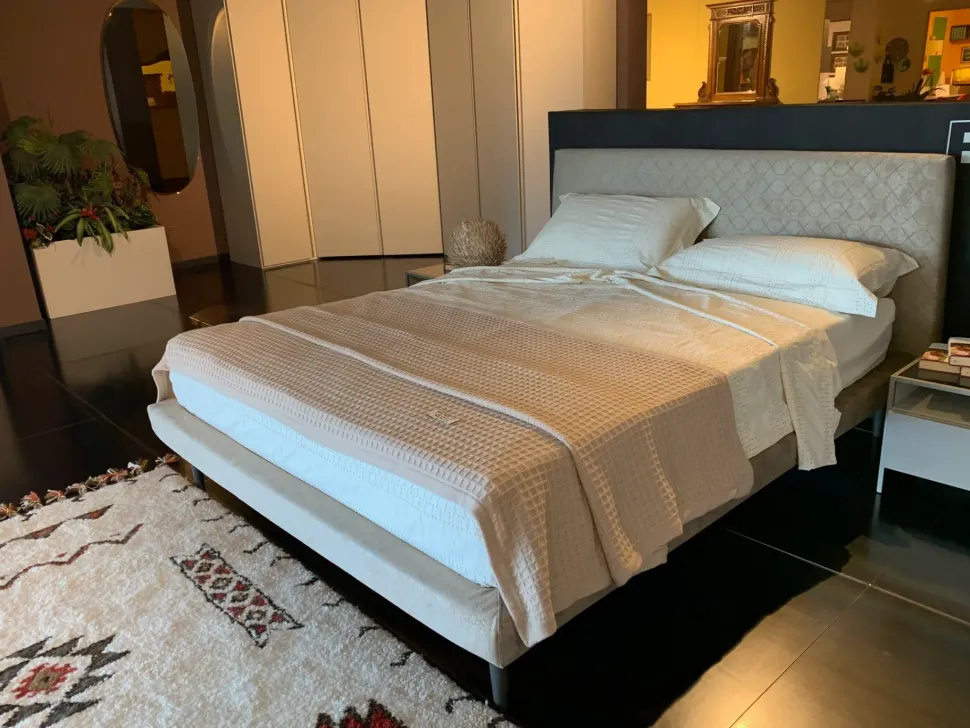 Letto matrimoniale con piedini Maia Moretti compact giorno notte a prezzo ribassato