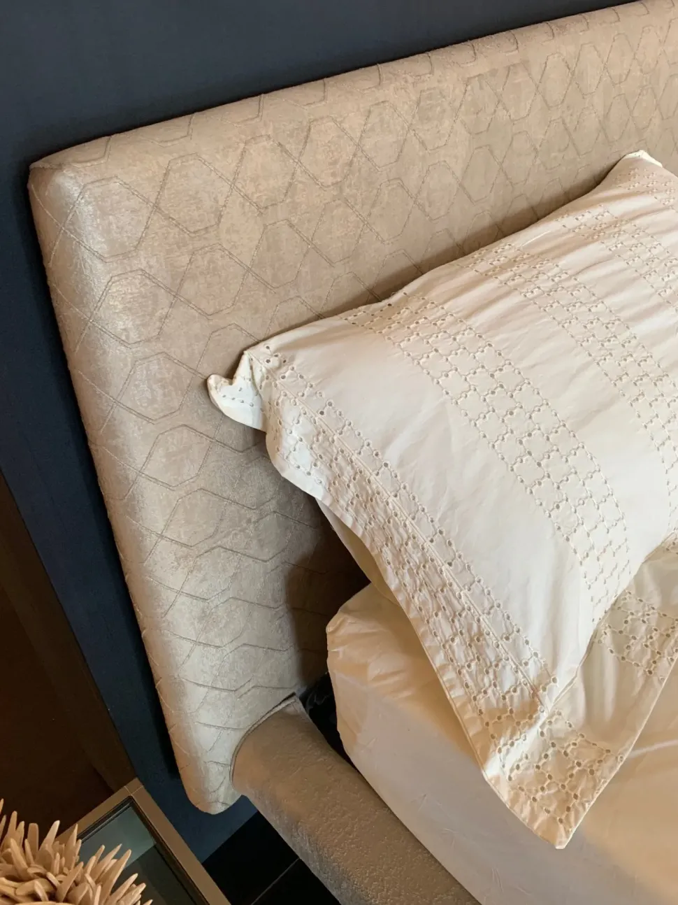 Letto matrimoniale con piedini Maia Moretti compact giorno notte a prezzo ribassato