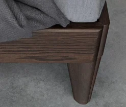 Letto matrimoniale con piedini Clark Giellesse a prezzo scontato