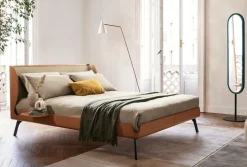 Letto matrimoniale con piedini Gabri Bolzan a prezzo ribassato