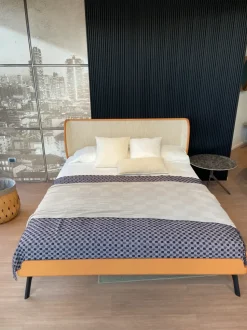 Letto matrimoniale con piedini Gabri Bolzan a prezzo ribassato