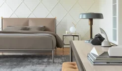 Letto matrimoniale con piedini Iko a prezzo riservato