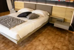 Letto matrimoniale con piedini Ecletto Sangiacomo a prezzo ribassato