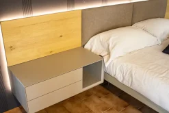 Letto matrimoniale con piedini Ecletto Sangiacomo a prezzo ribassato