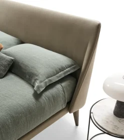 Letto matrimoniale con piedini Elettra Rosini a prezzo ribassato