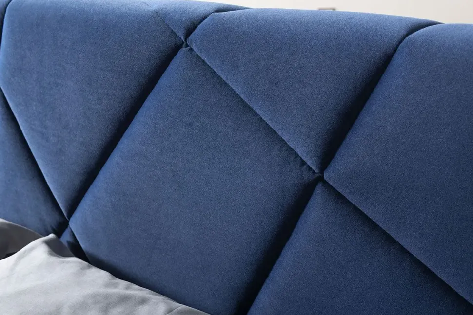 Letto matrimoniale con piedini Chiara con rete di struttura a prezzo riservato