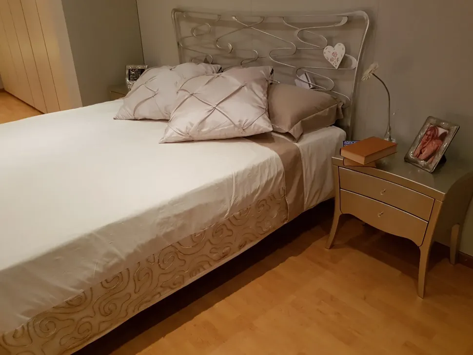 Letto matrimoniale con piedini Venice Ciacci a prezzo scontato