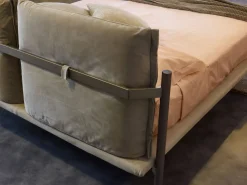 Letto matrimoniale con piedini Cayman outlet Diotti.com a prezzo scontato