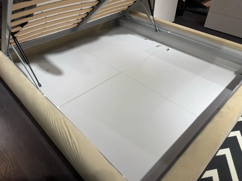 Letto matrimoniale design Tamigi Novaluna a prezzo scontato