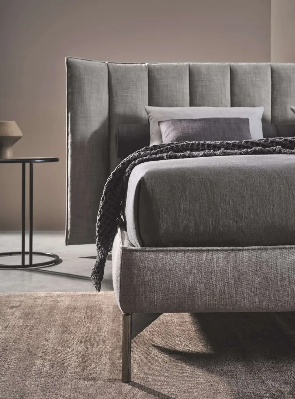 Letto matrimoniale design Opera Twils a prezzo scontato