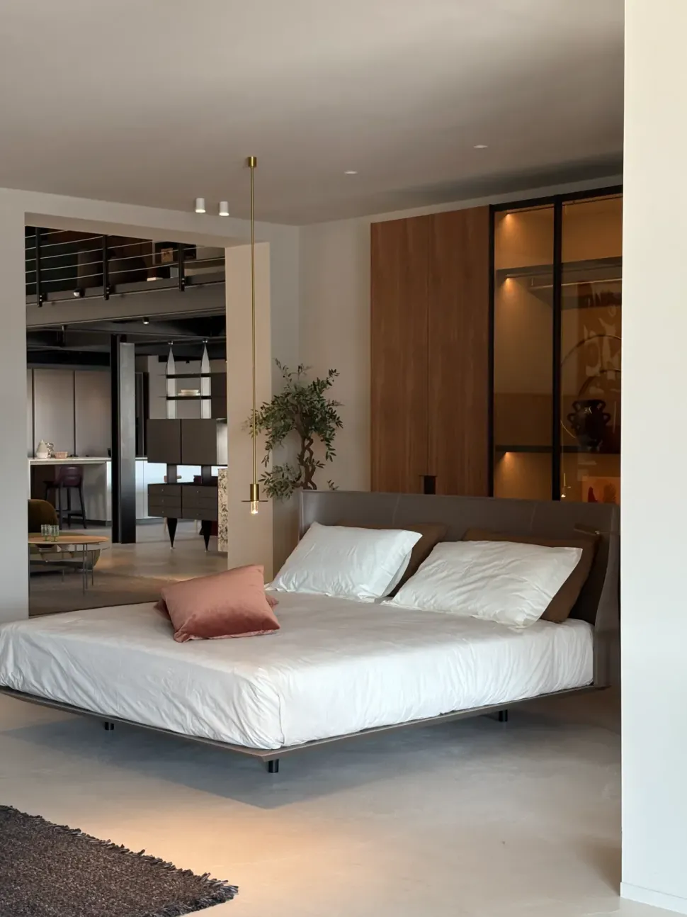 Letto matrimoniale design Alys B&b italia a prezzo ribassato