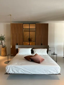 Letto matrimoniale design Alys B&b italia a prezzo ribassato