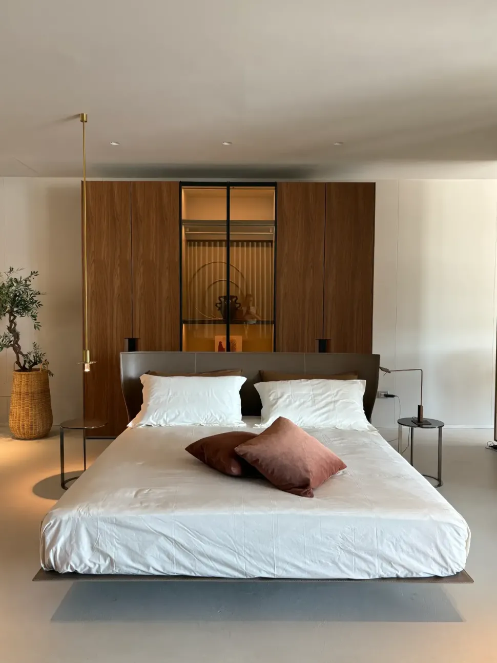 Letto matrimoniale design Alys B&b italia a prezzo ribassato