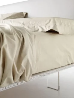 Letto matrimoniale imbottito brillante, autoportante di Samoa Bside. Sconto!