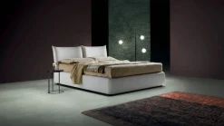 Letto matrimoniale imbottito chic di Samoa Bside. Prezzo scontato!
