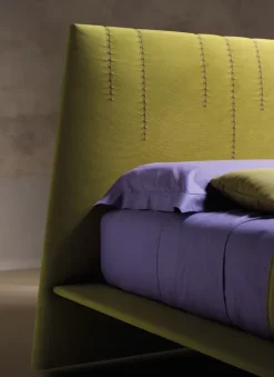 Letto matrimoniale imbottito JC di Samoa Bside scontato del 30%.