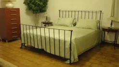 Letto matrimoniale in stile moderno in ferro scontato del -50%