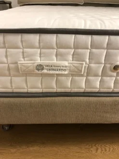 Letto matrimoniale Letto leonardo Villa luxury beds con un ribasso IMPERDIBILE