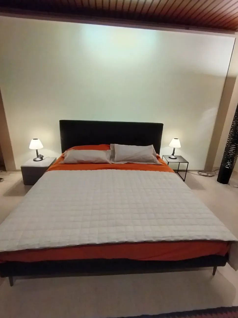 Letto matrimoniale moderno Mod veles 8 Biba salotti a prezzo ribassato