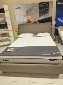 Letto matrimoniale moderno Uno Tempur a prezzo ribassato