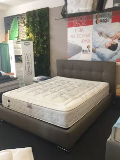 Letto matrimoniale moderno Excò su misura Excò a prezzo scontato