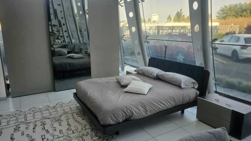 Letto matrimoniale moderno Roxy Tomasella a prezzo ribassato