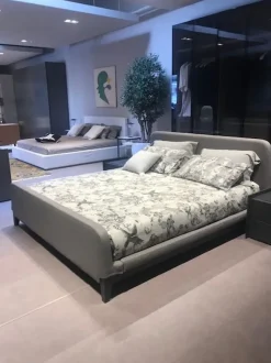 Letto moderno Ayame Tisettanta con gambe. Prezzo scontato!