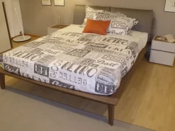 Letto moderno con gambe Abbraccio legno Sangiacomo a prezzo scontato
