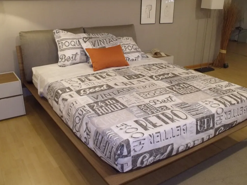 Letto moderno con gambe Abbraccio legno Sangiacomo a prezzo scontato