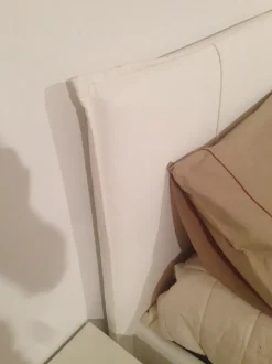 Letto moderno con gambe Tim Felis a prezzo scontato