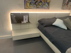 Letto moderno con giroletto Ecletto Sangiacomo a prezzo scontato