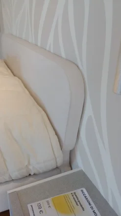 Letto moderno con giroletto Scudo Imab a prezzo ribassato