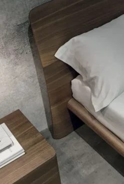 Letto moderno con giroletto Prado Tomasella a prezzo ribassato