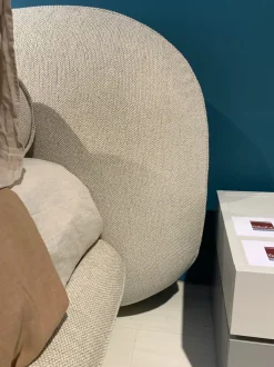 Letto moderno con piedini Wabi Saba a prezzo scontato