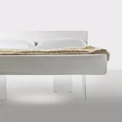 Letto moderno con piedini Air  Lago a prezzo ribassato
