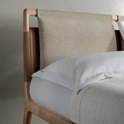 Letto moderno con piedini Tepu Dall'agnese a prezzo scontato