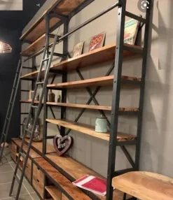 Libreria Collezione esclusiva in legno scontata -44%: scopri Libreria industrial c/scala