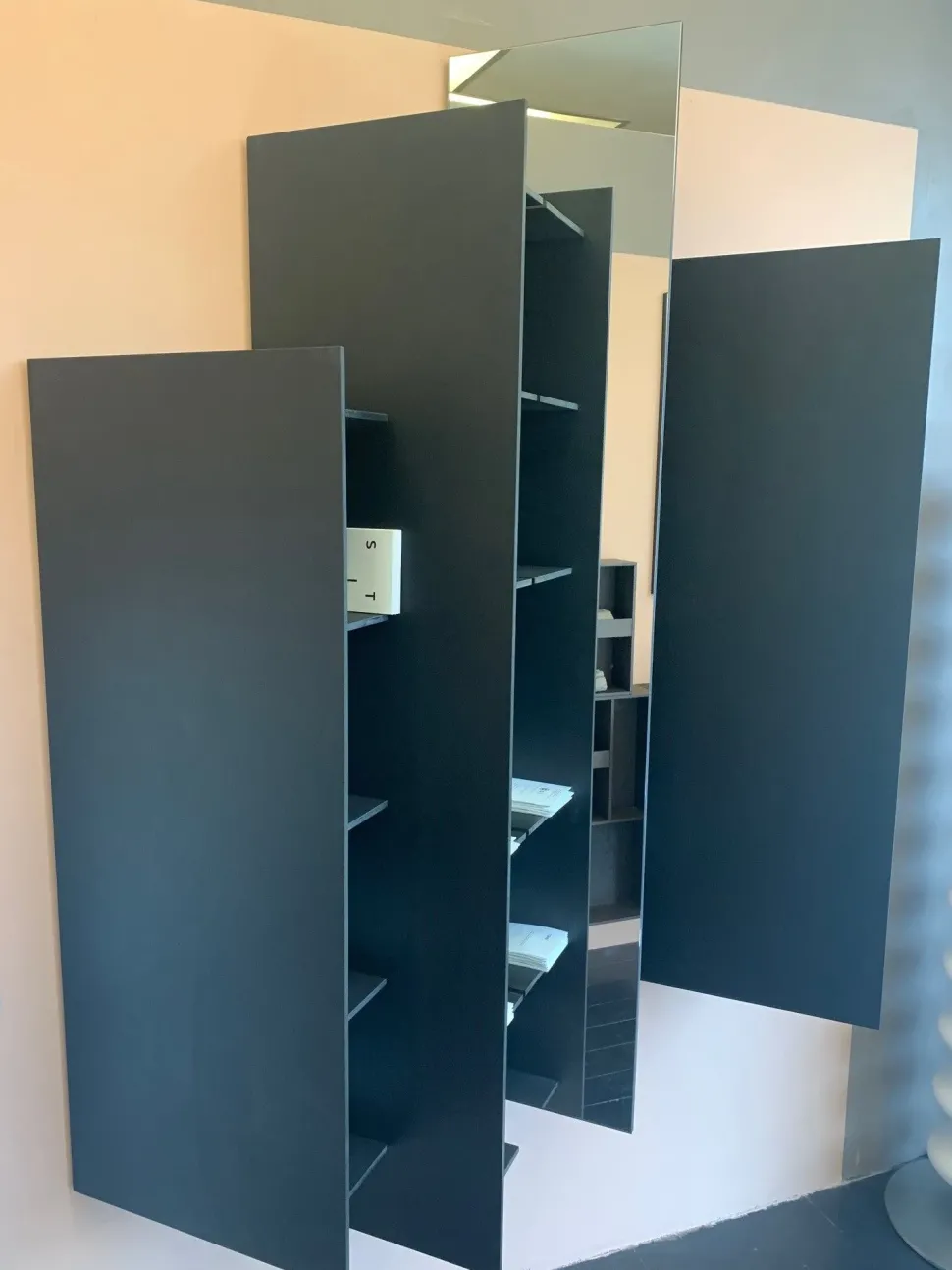 Libreria Ct line libreria contenitore 4 moduli di cui 1 a specchio Boffi in stile design in offerta