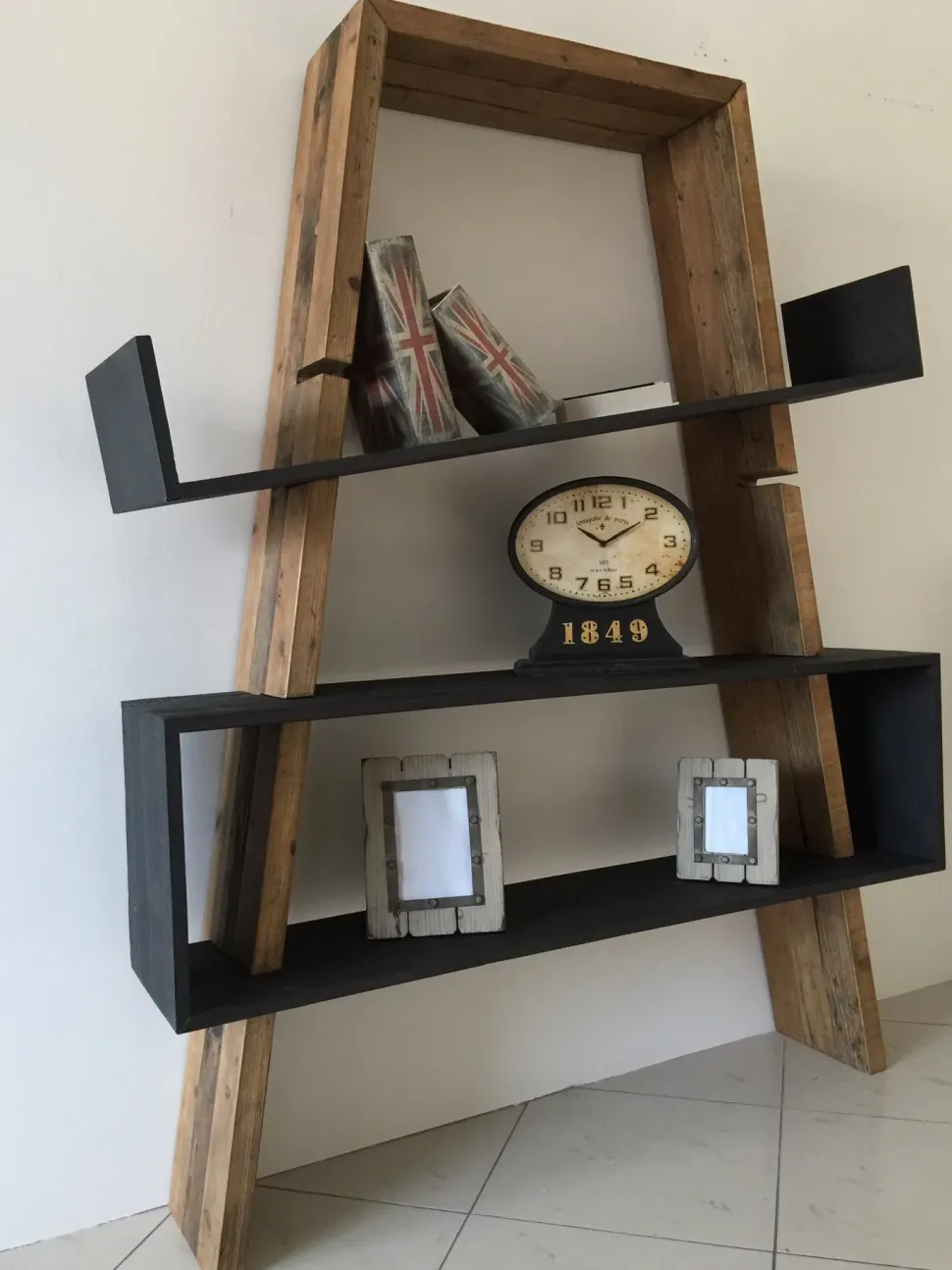 Libreria Dialma Brown in legno di pino vecchio modello 4508