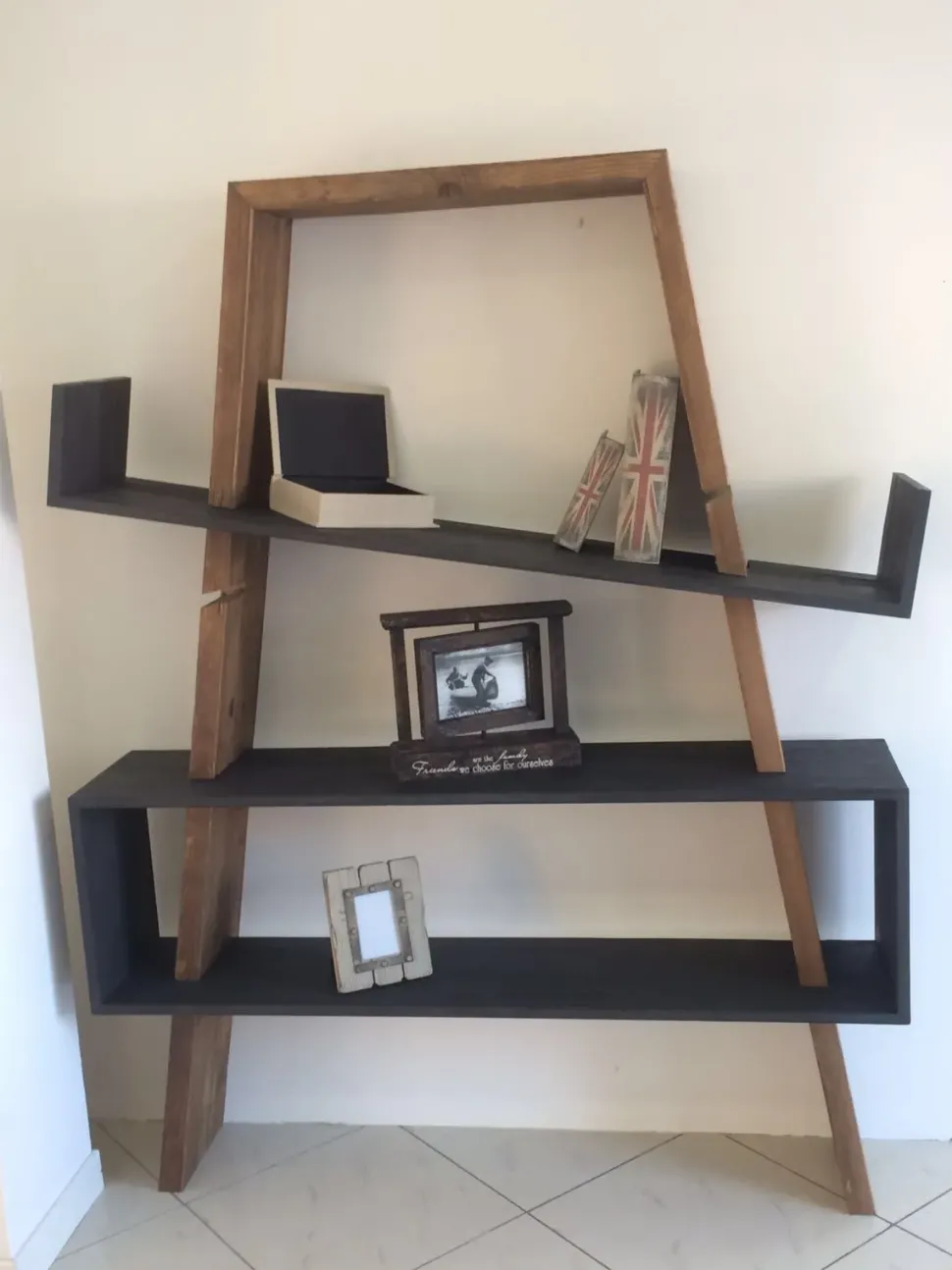 Libreria Dialma Brown in legno di pino vecchio modello 4508