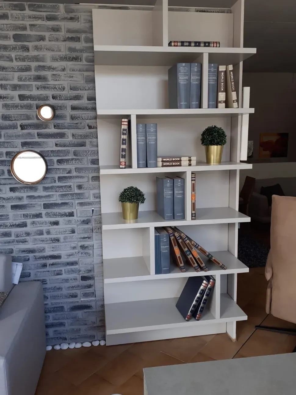Libreria Free Morassutti in stile design con forte sconto