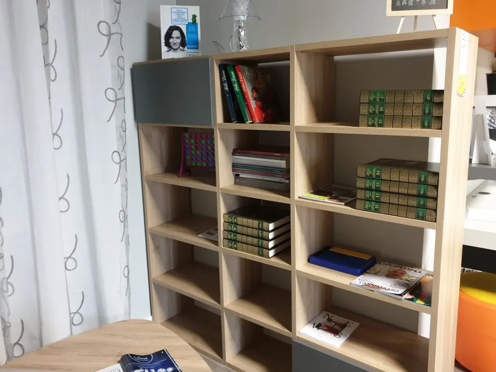 Libreria Golf ciliegio anticato Colombini in stile design a prezzo ribassato