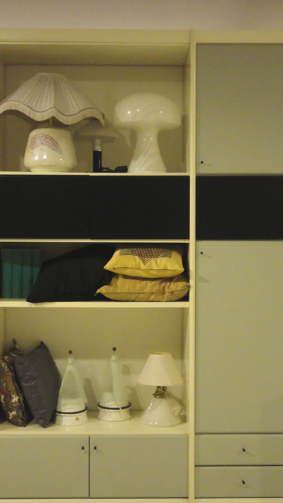 Libreria in laccato con schienali scontata del -80%