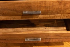 Libreria modello Libreria in legno massello  di Artigianale a prezzo Outlet